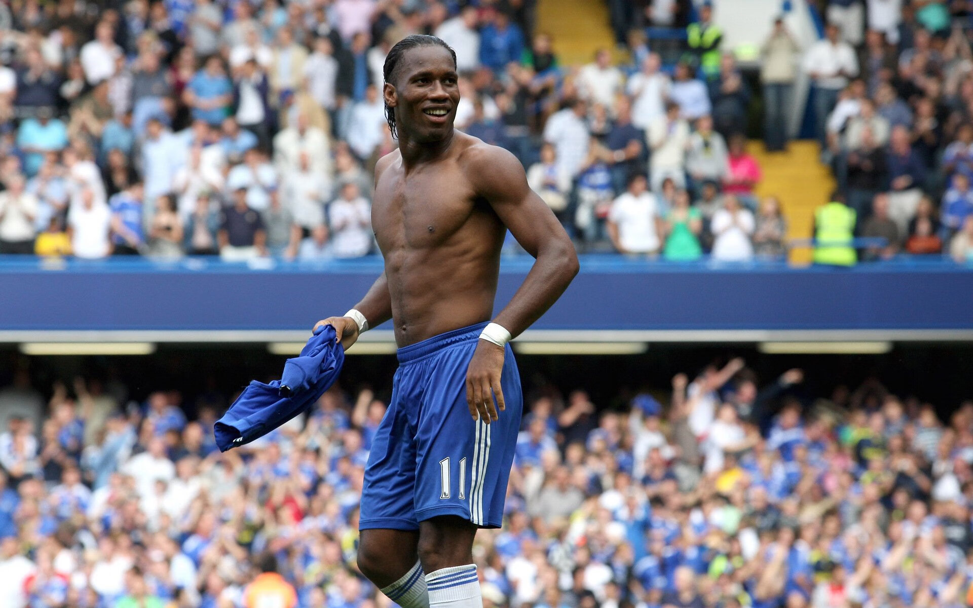 法国球员荣膺最佳防守球员称号,实力备受认可,法国足球防守