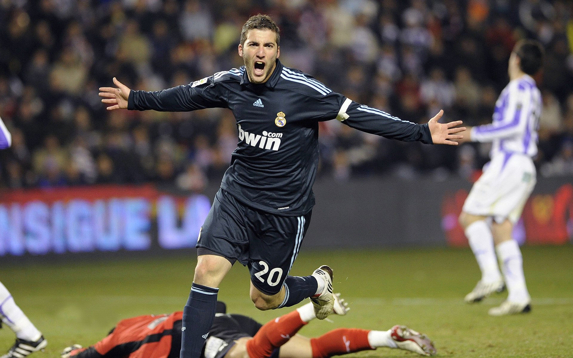 “青少年足球爱好者云集首届线上比赛”，青少年足球赛事app